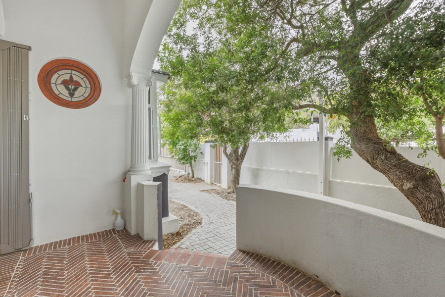 2 Bedroom Property for Sale in Vredehoek Western Cape